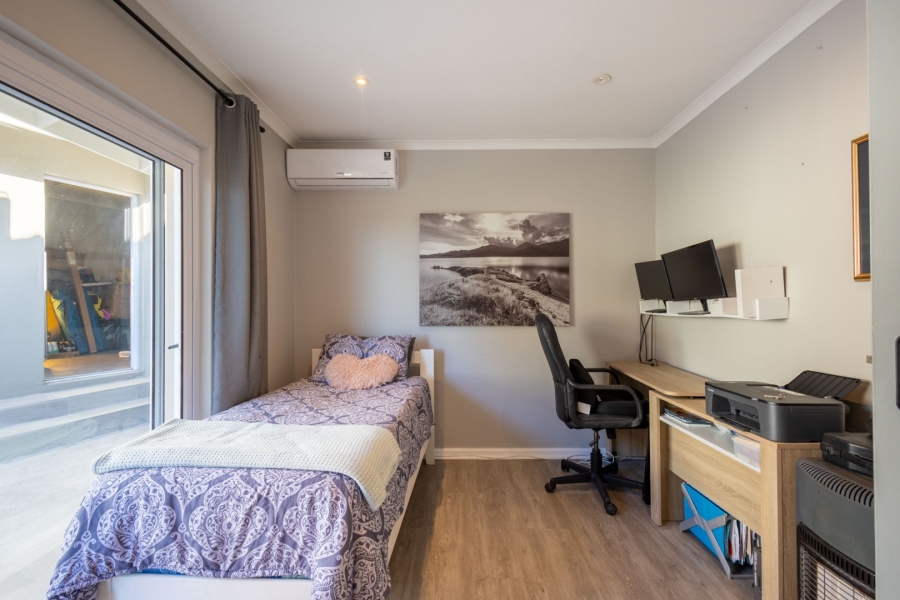 5 Bedroom Property for Sale in Upper Robberg Western Cape